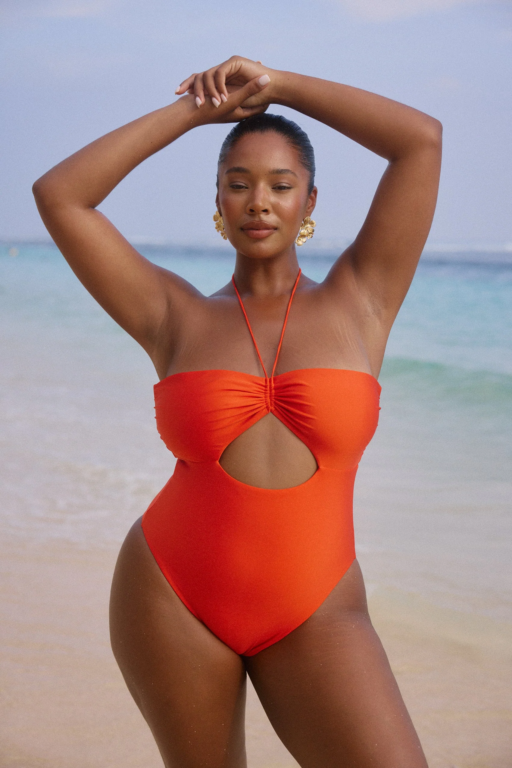 Marbella One Piece in Carmesi - Image 5